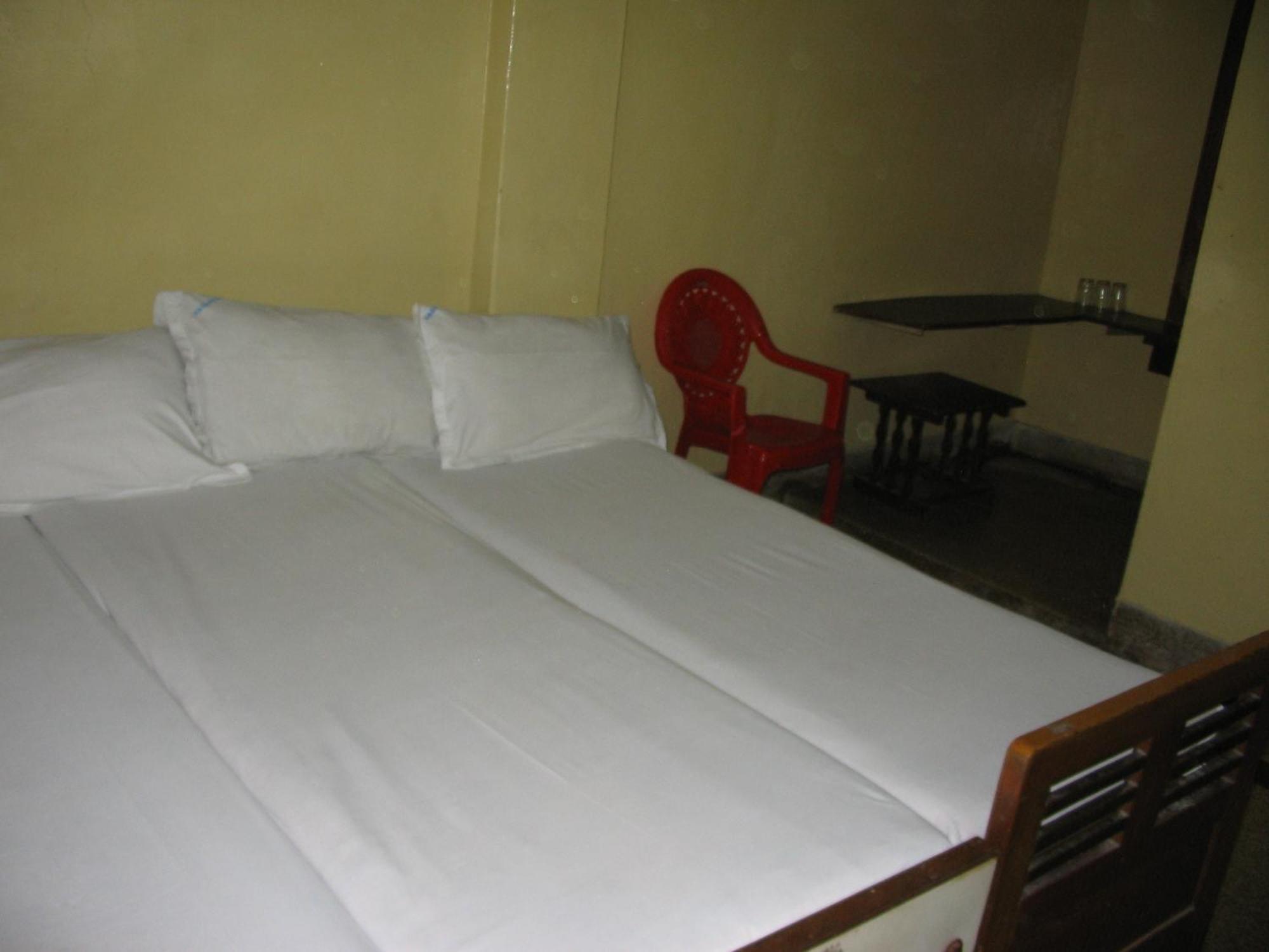 Vasantha Lodge Purasawalkam צ'נאי חדר תמונה